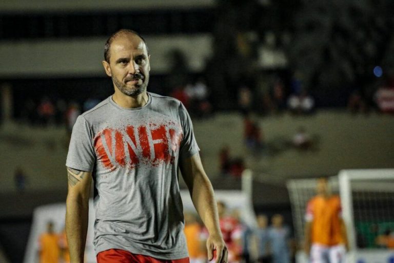 Vila Nova perde técnico e atacante para duelo contra o Operário/PR; zagueiro é dúvida