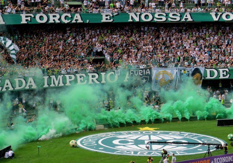 No confronto dos desesperados, Coritiba e Atlético-GO se enfrentam no Couto Pereira