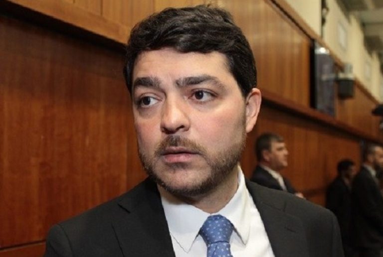 Deputado Henrique Arantes sofre acidente de carro