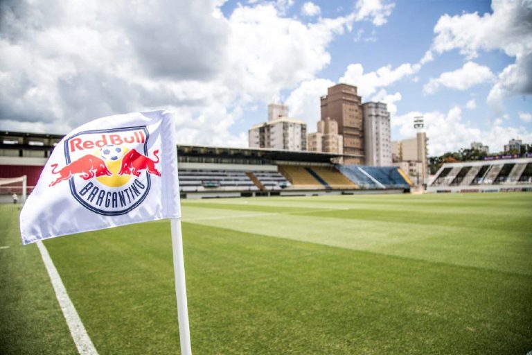 No Nabi Abi Chedid, Goiás encara o Red Bull Bragantino em duelo direto pela parte de cima da tabela