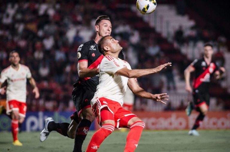 Quarta derrota seguida: Atlético-GO perde para o Inter em casa e vai afundando no Z-4