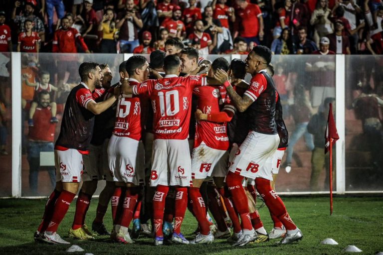 Embalou: Vila Nova vence o CRB e abre cinco pontos da zona de rebaixamento