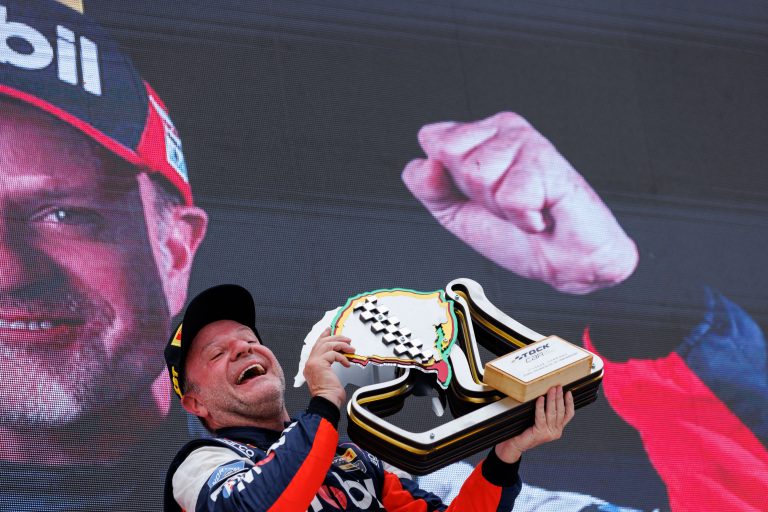Em Goiânia, Barrichello comemora 10 anos de Stock Car com arrancada rumo ao 2º título