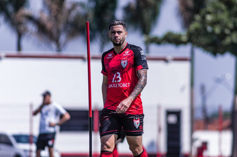 Wellington Rato durante treinamento no CT do Dragão