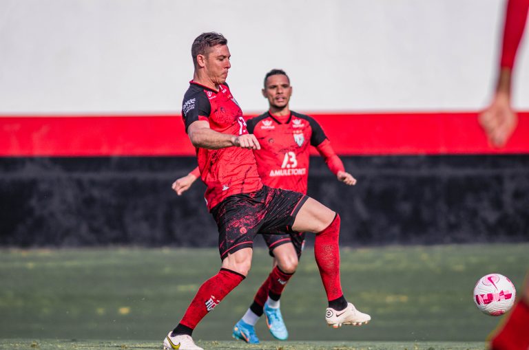 Diego Churin treinando no CT do Dragão