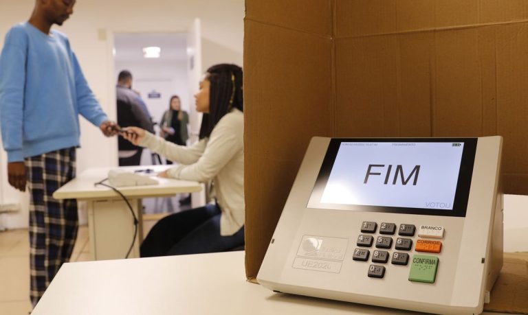 Eleitor pode votar hoje mesmo que não tenha comparecido no 1º turno