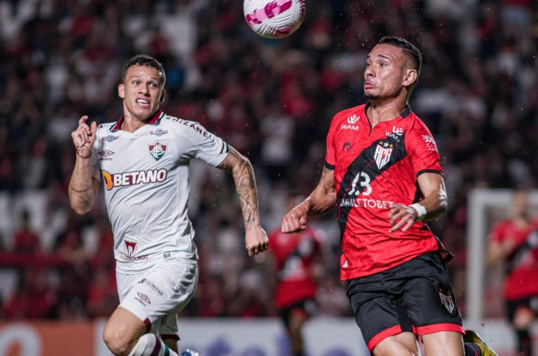 Em virada espetacular, Atlético-GO vence o Fluminense e se mantém vivo na luta contra a degola