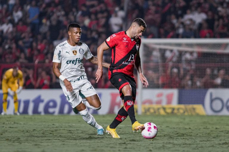 Tudo igual: Atlético-GO empata com o líder Palmeiras em casa e continua vivo na luta contra a degola