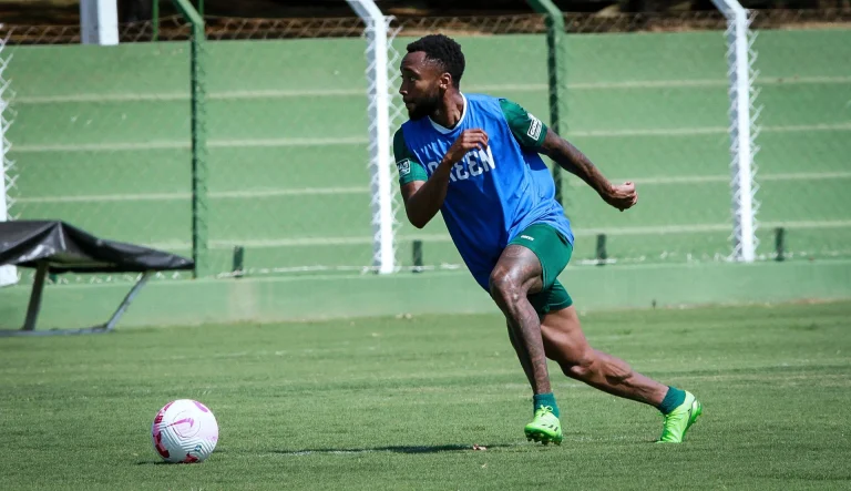 Fantasma do DM volta a assustar o Goiás na reta final do Brasileirão