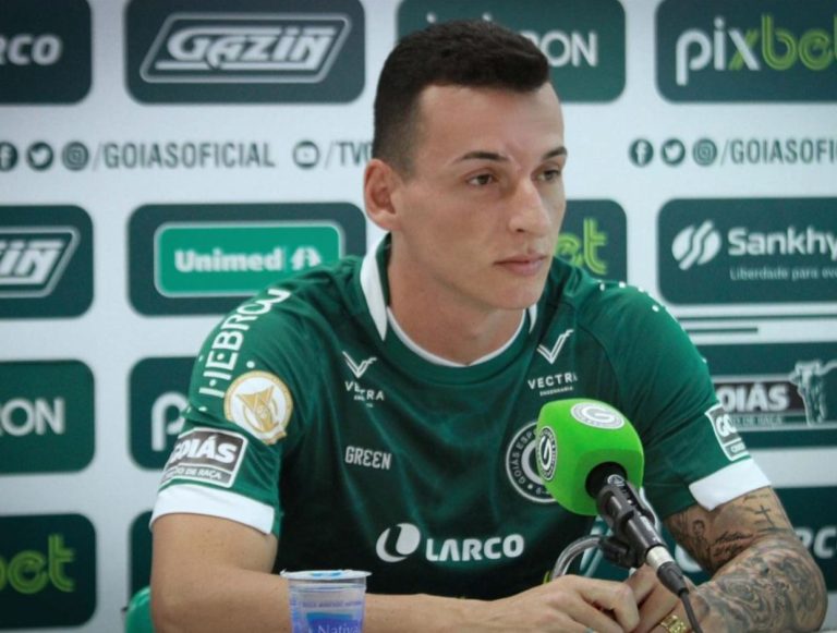 Técnico Jair Ventura ganha quatro alternativas para jogo contra Furacão