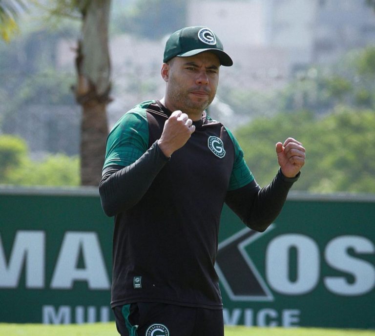 Goiás acelera passo para definir futuro de Jair Ventura