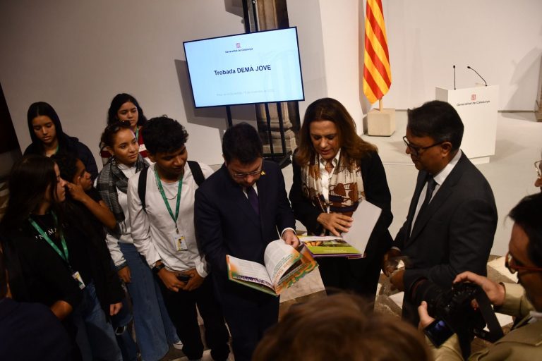 Estudantes goianos realizam visita oficial ao presidente da Catalunha