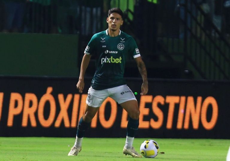 Goiás tenta, mas não consegue manter Caetano