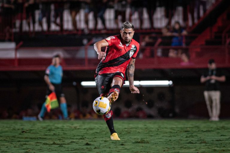 Fortaleza e São Paulo fazem proposta por Wellington Rato; Vasco segue observando atleta