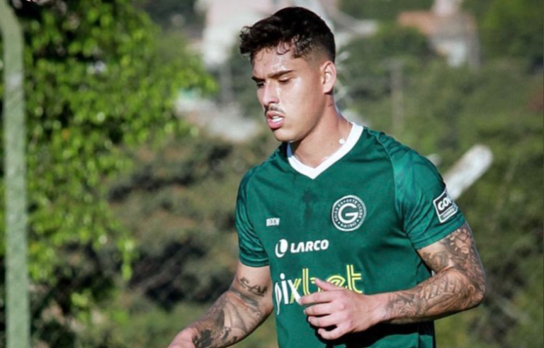 Emprestado pelo Athletico-PR, zagueiro quer ficar no Goiás em 2023