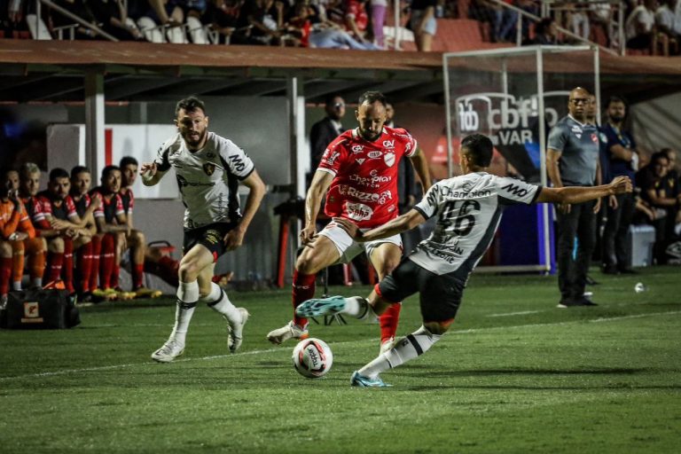 Em jogo de seis expulsões, Vila Nova apenas empata com o Sport na despedida da Série B