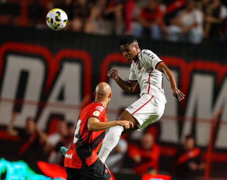 Atlético-GO empata com o Furacão em casa e praticamente vê rebaixamento ser consolidado