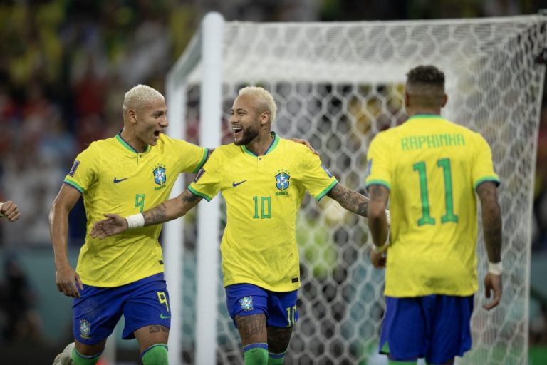 Brasil brilha, goleia Coreia do Sul e pega a Croácia nas quartas de final