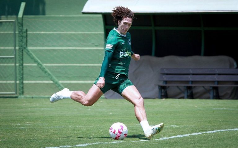 Goiás volta às atividades com novidades no elenco e sem Guto Ferreira