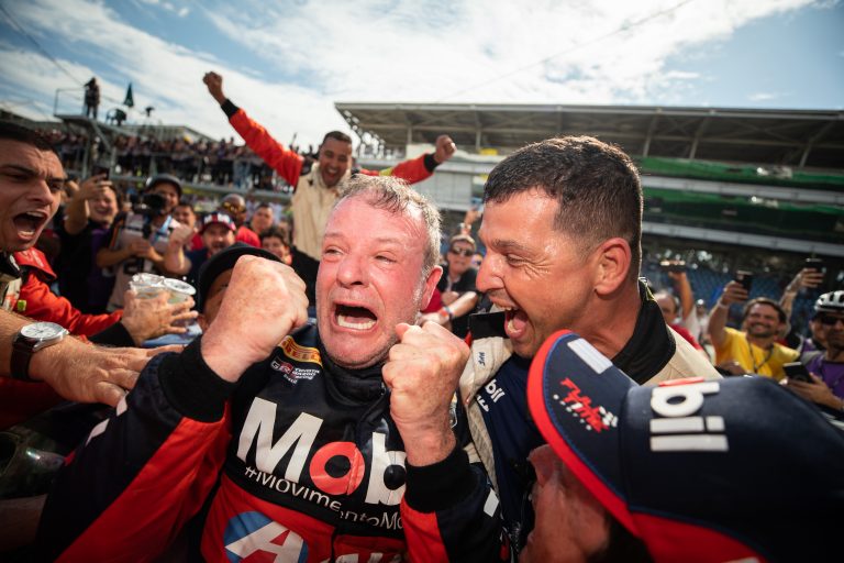 Em Interlagos, Rubens Barrichello se sagra bicampeão da Stock Car