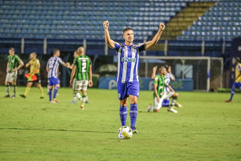 Goleador do Avaí, Bissoli vira opção para o lugar de Pedro Raul no Goiás