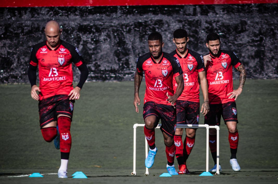 Emerson Santos treinando no CT do Dragão