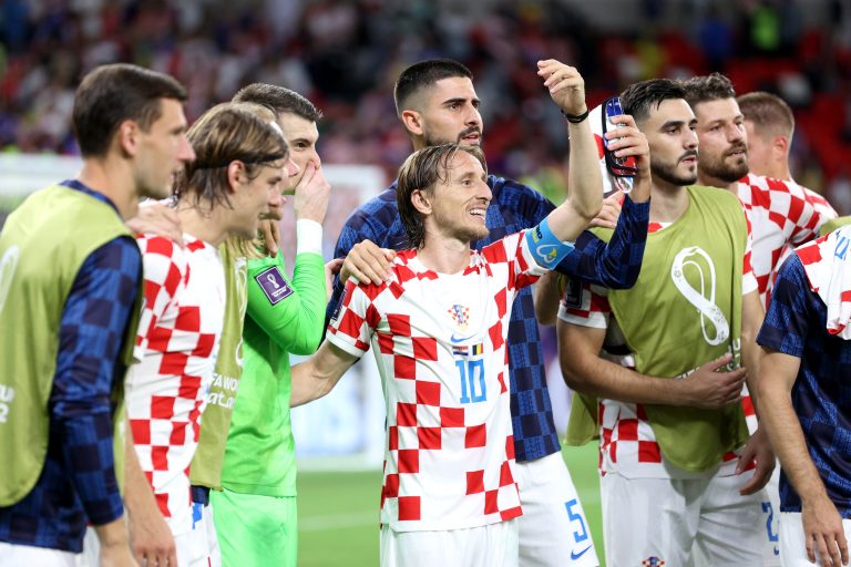 Croácia segura pressão, avança às oitavas e elimina Bélgica da Copa