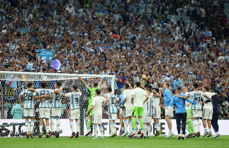 ‘Esse grupo é uma loucura’, comemora Messi após avançar para a final da Copa