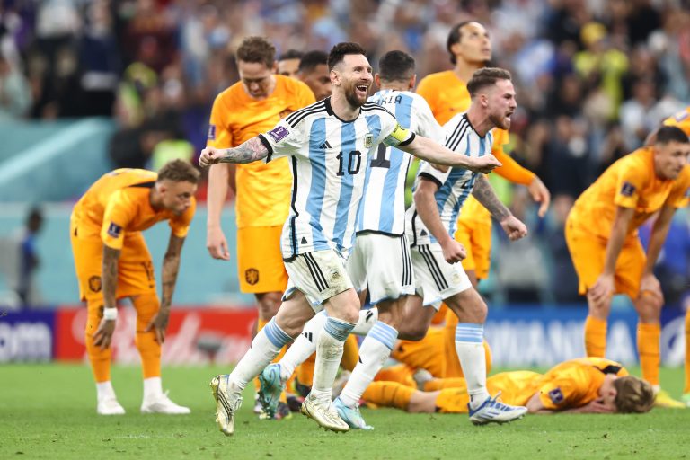 Após sufoco, Argentina vence Holanda nos pênaltis e enfrenta Croácia na semi