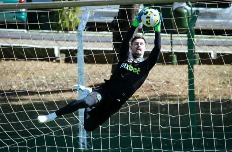 Goleiro do Goiás é especulado no futebol carioca