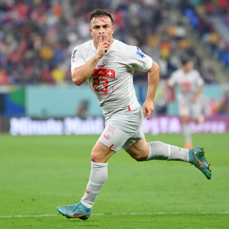 Em partida movimentada, Suíça supera Sérvia e avança na Copa