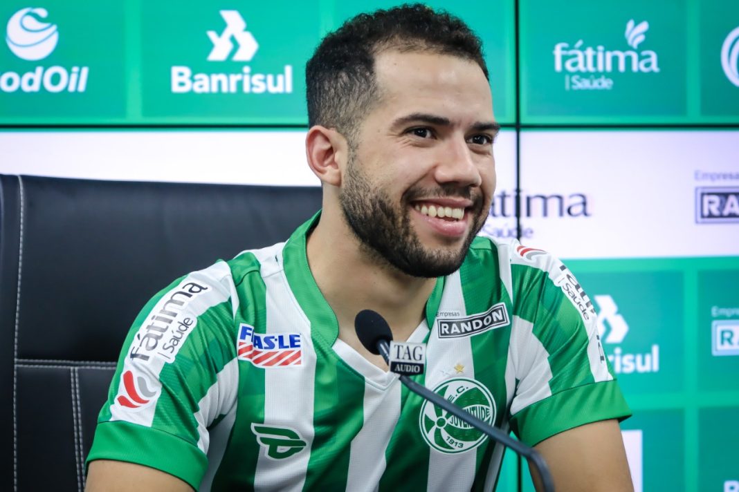 Rodrigo Soares, lateral no Juventude