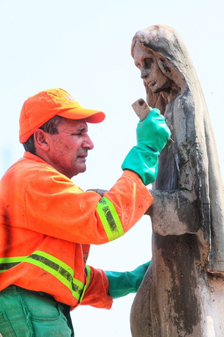 Prefeitura faz manutenção e limpeza de monumentos públicos de Goiânia