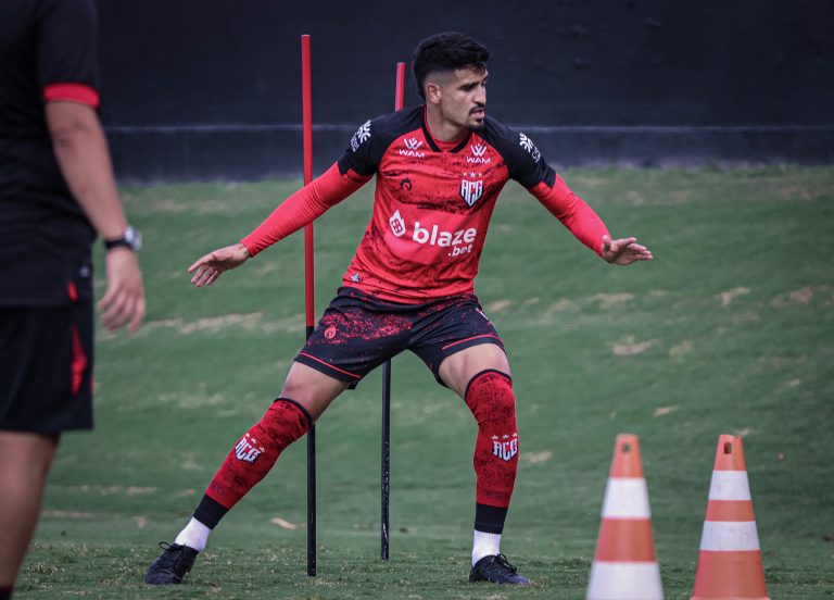 Ramon treinando no CT do Dragão