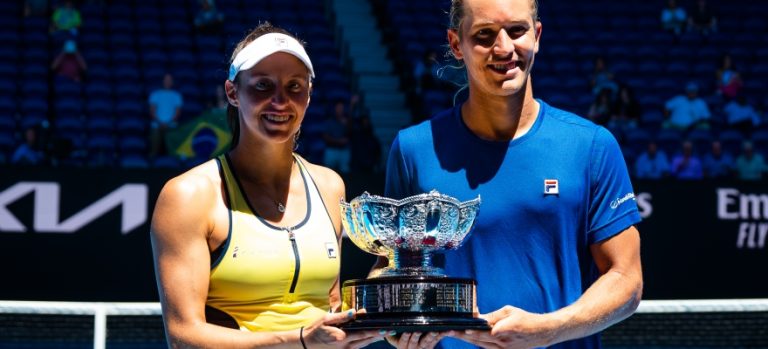 Luisa Stefani e Rafael Matos fazem história e conquistam título inédito no Australian Open