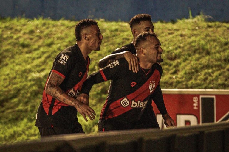 Com dois gols de Igor Torres, Atlético-GO se impõe e vence o Grêmio Anápolis na estreia do Estadual