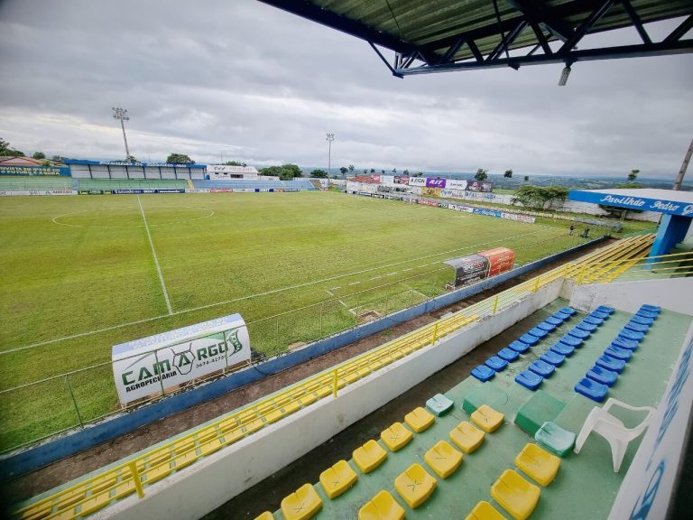 Nicolas sai do banco e dá a vitória ao Goiás diante do Iporá no Ferreirão