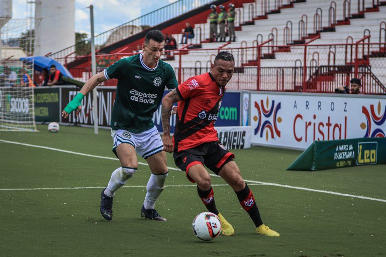 De virada, Atlético-GO vence o Goiás e se mantém na liderança do Campeonato Goiano