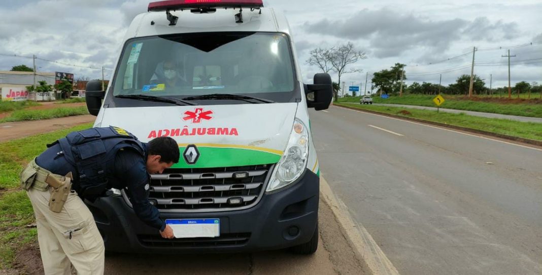 Ambulância placas encobertas