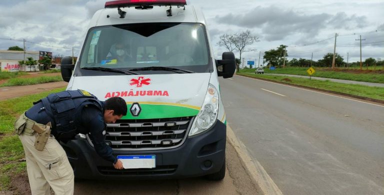Ambulância placas encobertas