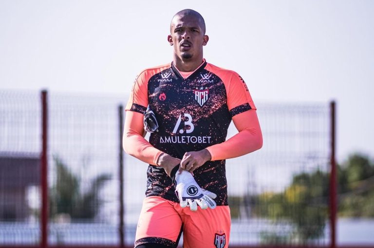 Diego Loureiro no CT do Dragão