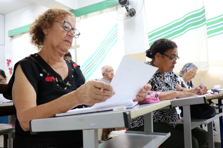 Educação de Jovens e Adultos nas escolas municipais de Goiânia tem mais de 7 mil vagas disponíveis