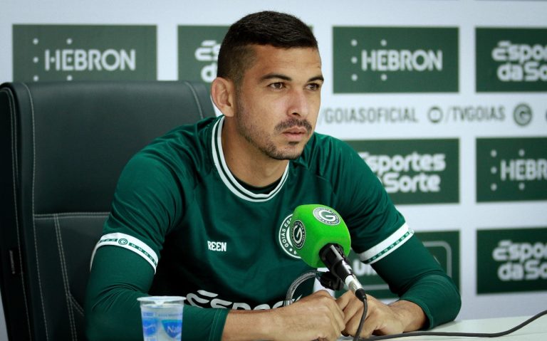 Apresentado, Bruno Melo exalta estrutura do Goiás e afirma que está “preparado” para jogar