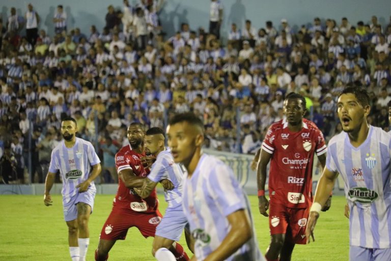 Em jogo movimentado, Vila Nova e Crac empatam no Genervino da Fonseca