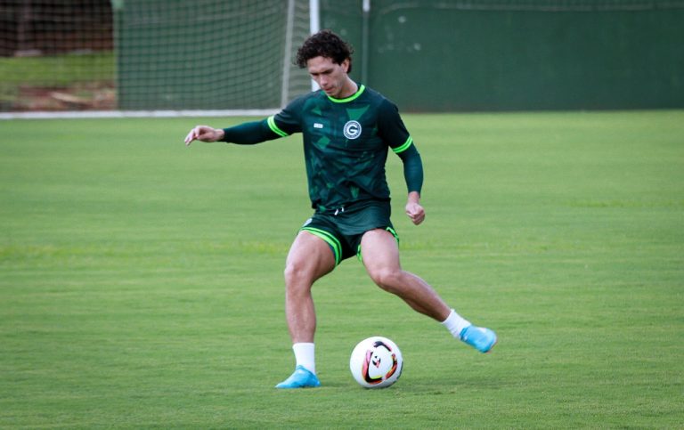 Nicolas exalta vitória do Goiás e diz que brigar pela artilharia não é seu principal objetivo