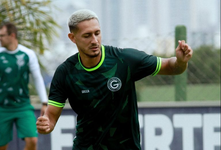 Com grave lesão no joelho, atacante do Goiás está fora temporada 2023