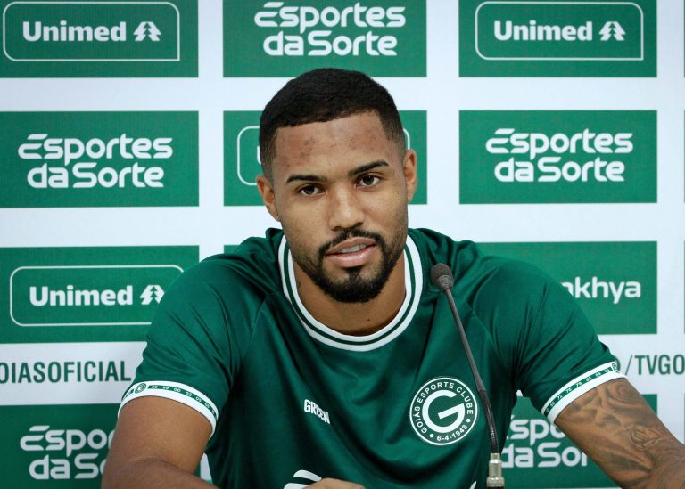 Apresentado pelo Goiás, atacante  relembra passagem pelo Barcelona: “experiência muito boa”