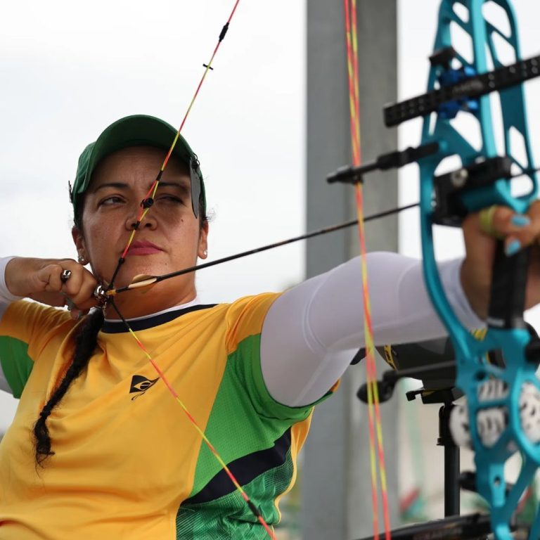 Jane Karla é eleita a melhor arqueira no Prêmio Paralímpicos