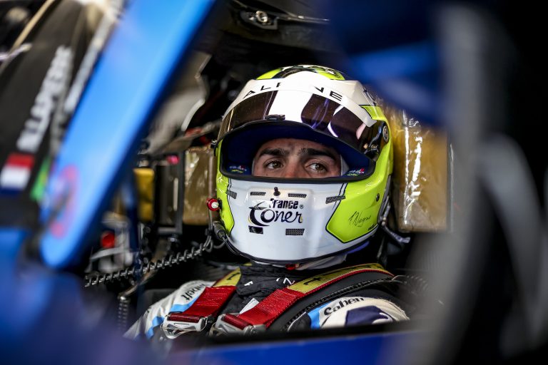 De contrato renovado, André Negrão tenta novo título pela Alpine no WEC