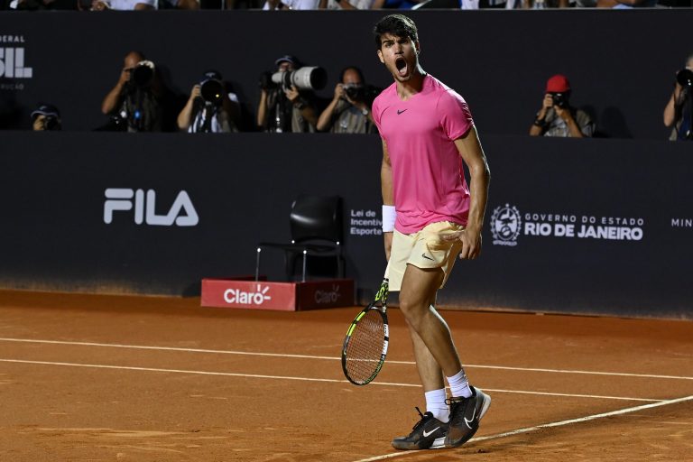 De virada, Alcaraz derrota Fognini e enfrenta sérvio nas quartas do Rio Open